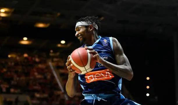 前太阳双向合同内线将登陆法甲赛场，他在欧洲足球舞台上表现平平？